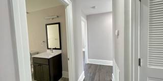 306 W Franklin Gallery 62