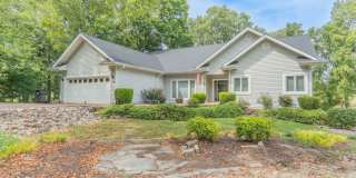Spacious 3 Bedroom/2 Bath with a view of Balboa golf course. Gallery 1