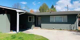 University Area Home - 4 Bed - 3 Bath Gallery 1