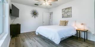 1632 STRAND Street Gallery 14