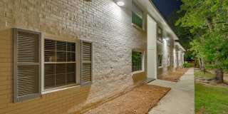 Charming 1-bedroom, 1-bath apartment located in the highly sought-after Rosewood area! - Apt 1 Gallery 26