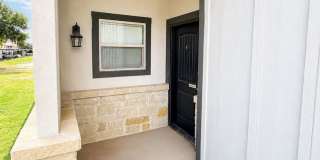 SPACIOUS 3BED/3/5BATH/2GARAGE TOWNHOME - 6040 24th Street Gallery 1