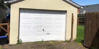 Cute 2 bedroom with garage Gallery 14