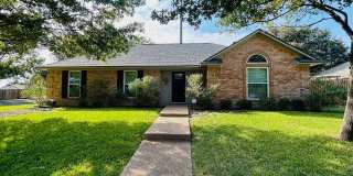 Spacious and Updated Hewitt Home Gallery 1