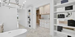 304 N Royal Ascot Drive Gallery 37