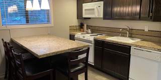 Fully Furnished 1 Bed 1 Bath NW Bend Gallery 6