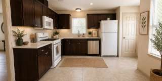 4 Bed House - North of UT Campus Gallery 7