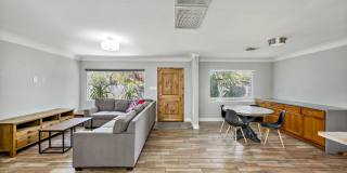 Luxury housing ,Close to U of A! Newly Renovated Gallery 7