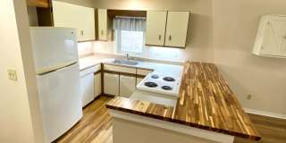 Townhome Style Loft Condo Gated Marina Community + Utilities Included! Gallery 6