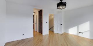 6951 N Western Avenue Gallery 18