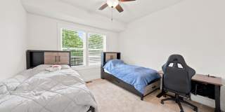 44730 TIVERTON Square Gallery 12