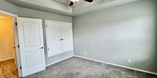 Nice 2 bedroom townhome close to I-49 Gallery 16