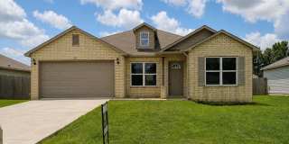 4 Bed / 2 Bath with garage!! Gallery 1