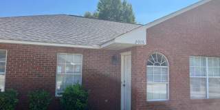 3-Bedroom, 3-Bath Duplex in a Convenient Location! Gallery 1
