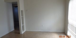 2 Bed/ 1.5 Bath Home with Bonus Room Gallery 5