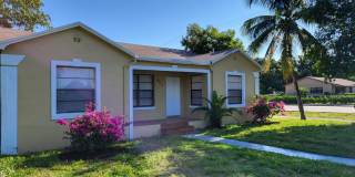 Renovated 4/2.5 Home with garage and large private backyard Renovated 4/2.5 Home with garage and large private backyard Gallery 1