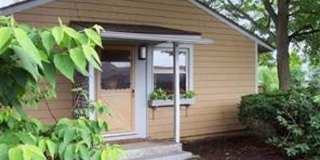 GREAT ANN ARBOR LOCATION – 2-BEDROOM END UNIT! Gallery 1