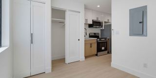 3075 Hawthorn Street Gallery 2