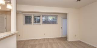 Walk to UC & UC Medical | 1BR/2BR Apartments Gallery 18