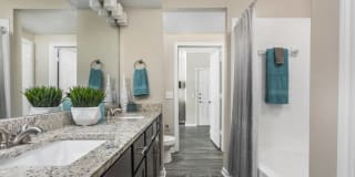Oxmoor Apartment Homes Gallery 9
