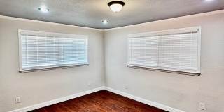 1706 Emerald Gallery 16