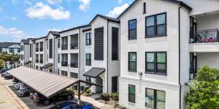 The Peri on Westheimer Gallery 20