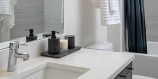 Hyde Square Gallery 28