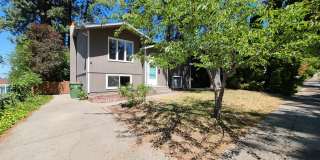 $2,200 - 3 Bed / 2 Bath Home with a Fully Fenced Backyard on South Hill Gallery 1