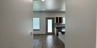 Large 3 Bed 2.5 Bath Duplex Includes Office Space (See Contact Info Below) Gallery 77