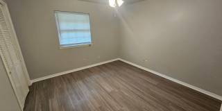 Nice 4 bedroom 1.5 bath home close to U of A and I-49 Gallery 6