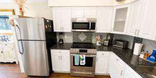 ANNUAL FURNISHED 1 BEDROOM, 1 BATH CONDO Gallery 8