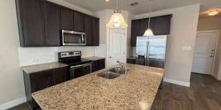 Great Location ~ Fabulous Townhome in New Braunfels 3/2.5 ~ Minutes from Gruene ~ Move in Ready! Gallery 6
