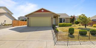 Charming 3-Bed, 2-Bath Single-Family Residence Near Rd 68! Gallery 1