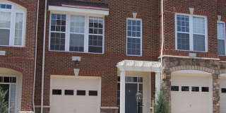 4 Bedroom Townhome & Garage - Ashburn Gallery 1