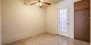 CUTE 2 BEDROOM CONDO! Gallery 5