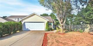 Room in 3 Bedroom Home at Tom Hunter Dr Gallery 32