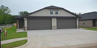 3 Bed 2 Bath 2 Car Duplex in Chisholm Creek NW OKC Gallery 1