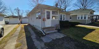 2 bed, 1 bath. Hardwood floors. Gallery 1