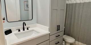 5 bedroom home with fenced in yard!!! Gallery 23