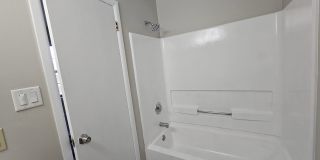 3 Bedroom 1.5  bathroom End unit Townhouse near Bethlehem Catholic High School. Gallery 18
