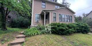 Large 3 Bedroom Duplex with Washer/Dryer - Water included! Large 3 Bedroom Duplex with Washer/Dryer - Water included! Gallery 1