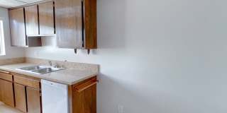 718 N Monterey St Gallery 21