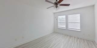 Beautiful Newer Townhouse with all LVP Gallery 10