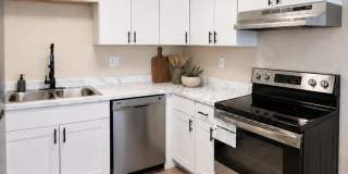 Pond Place Apts Gallery 1