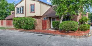 Townhome in Virginia Beach with Garage Gallery 1