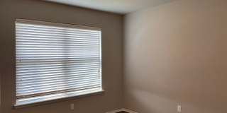 Charming 4 bed 2 bath in Hunters Spring *  Mustang schools Gallery 18