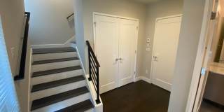 Modern 4BR Townhome in Prime Bellevue | AC | Bellevue Schools | Minutes to Microsoft Gallery 6