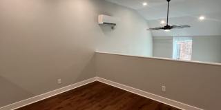 810 Plum Street Gallery 11