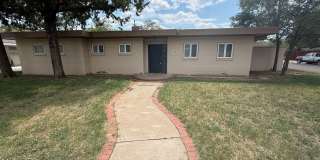 Available NOW! 5 Bedroom 2 bath in Tech Terrace! Gallery 1