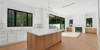 4539 Longridge Avenue Gallery 4